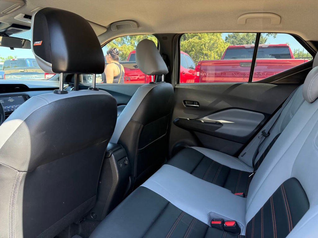 Nissan Kicks Vehicle Full-screen Gallery Image 12