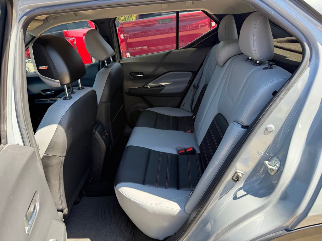 Nissan Kicks Vehicle Full-screen Gallery Image 13