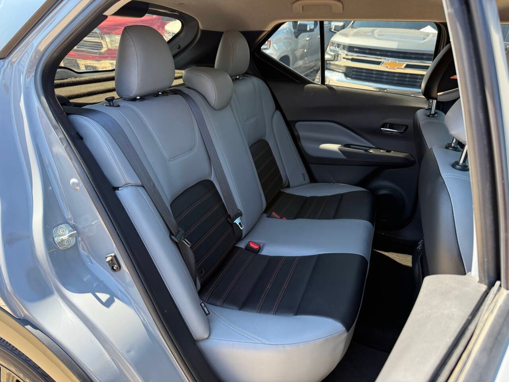 Nissan Kicks Vehicle Full-screen Gallery Image 15