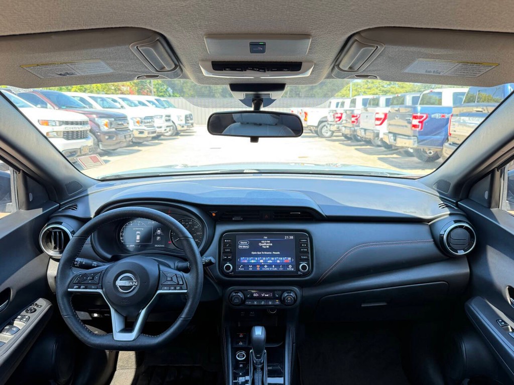 Nissan Kicks Vehicle Full-screen Gallery Image 17