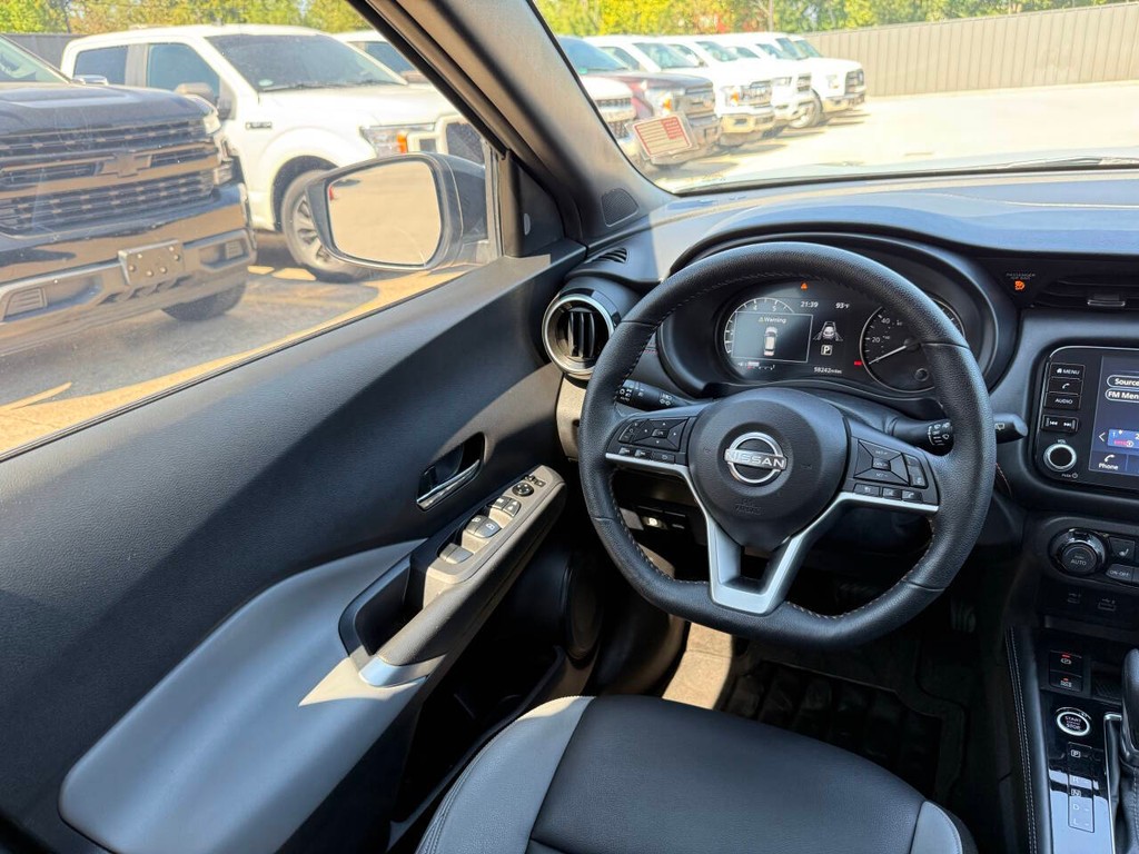 Nissan Kicks Vehicle Full-screen Gallery Image 19