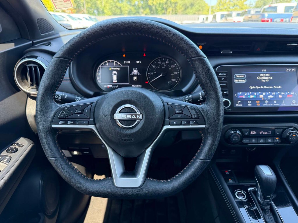 Nissan Kicks Vehicle Full-screen Gallery Image 22
