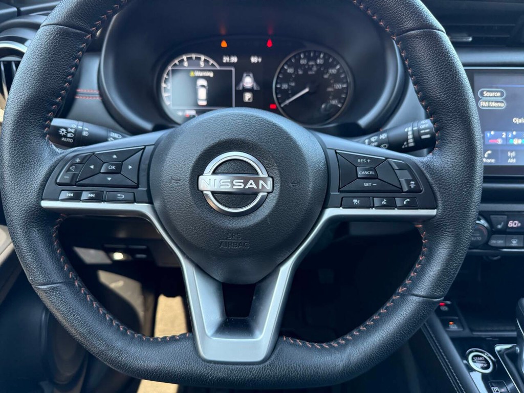 Nissan Kicks Vehicle Full-screen Gallery Image 23