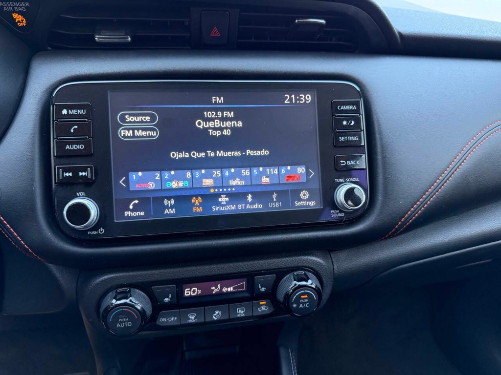 Nissan Kicks Vehicle Full-screen Gallery Image 24