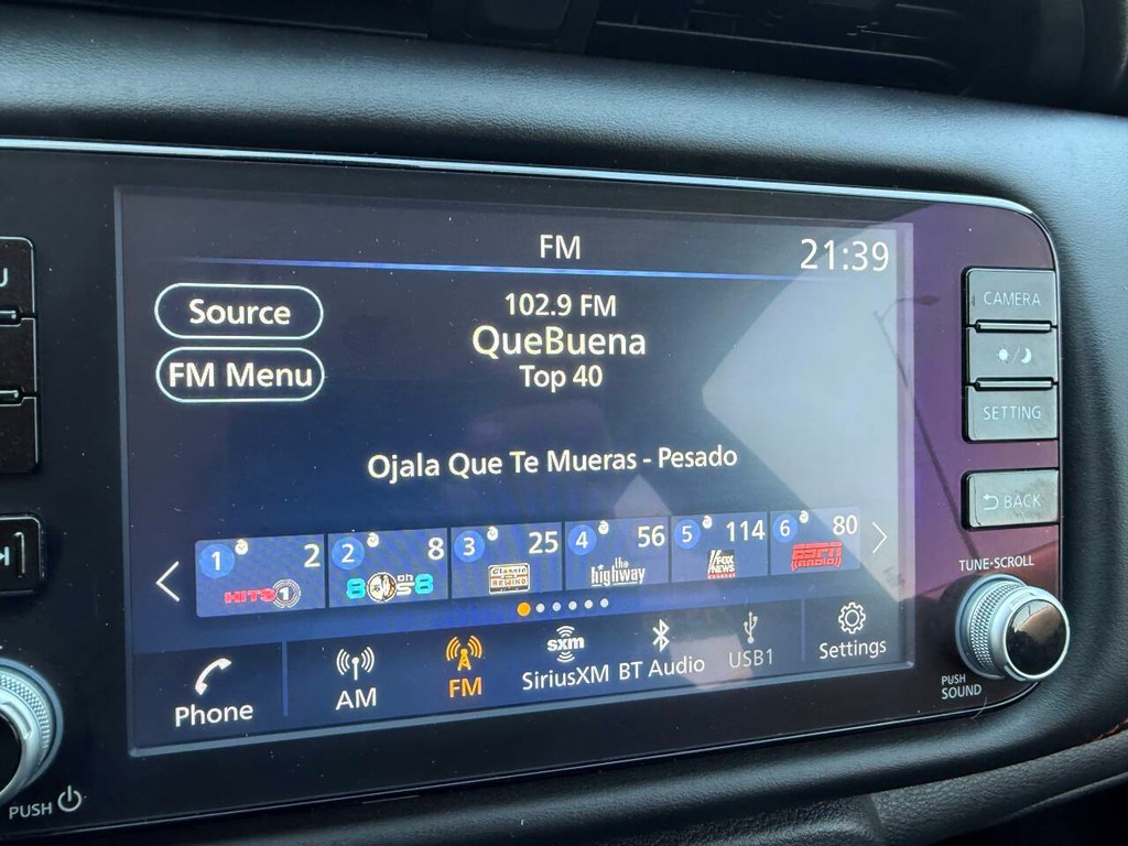 Nissan Kicks Vehicle Full-screen Gallery Image 25