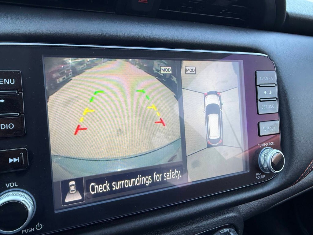 Nissan Kicks Vehicle Full-screen Gallery Image 26