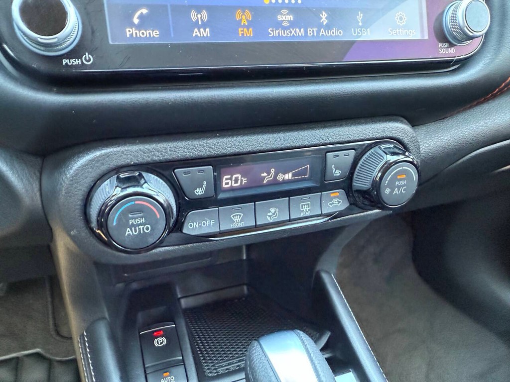 Nissan Kicks Vehicle Full-screen Gallery Image 27