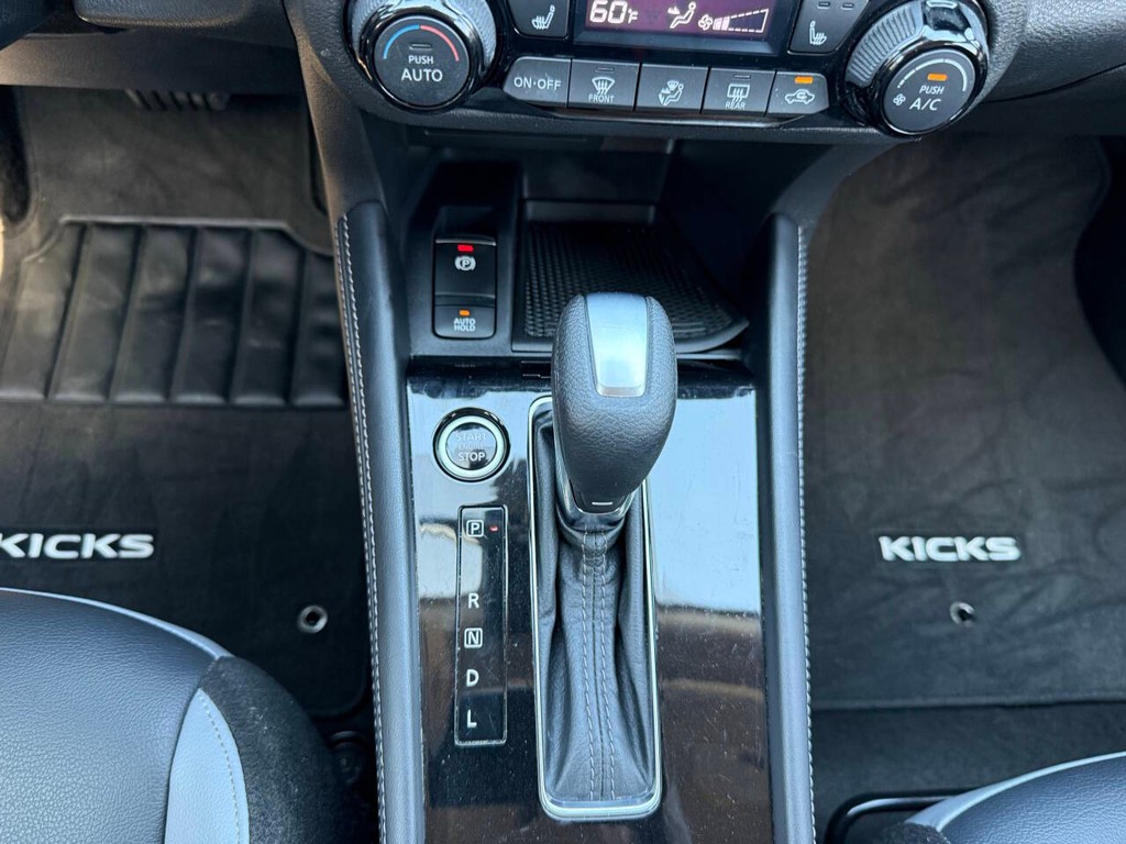 Nissan Kicks Vehicle Full-screen Gallery Image 28