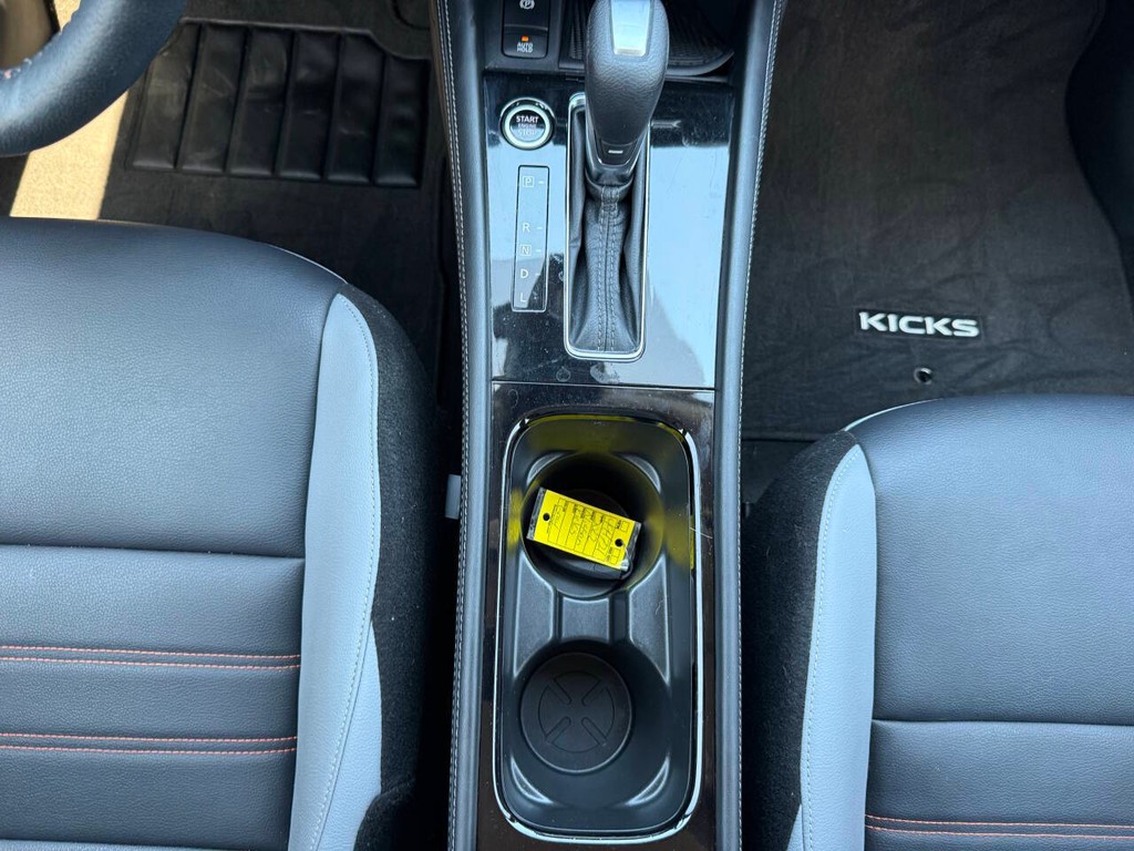 Nissan Kicks Vehicle Full-screen Gallery Image 29