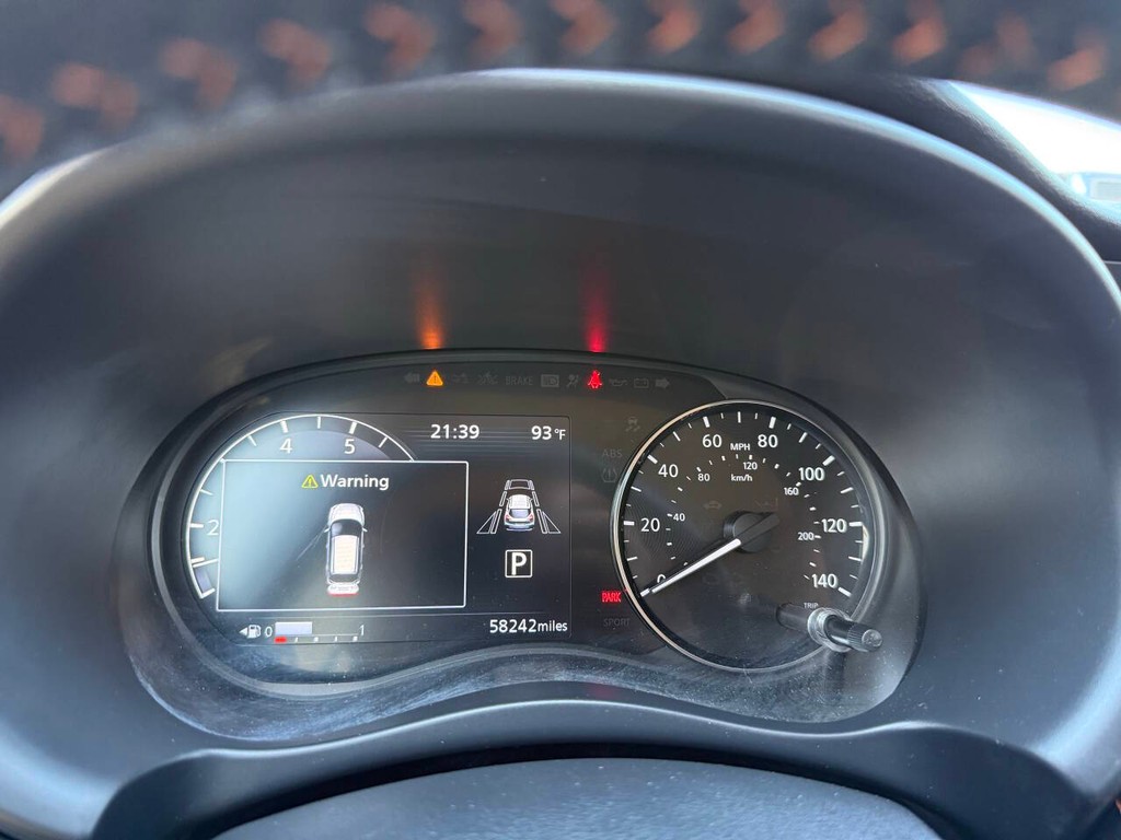 Nissan Kicks Vehicle Full-screen Gallery Image 31