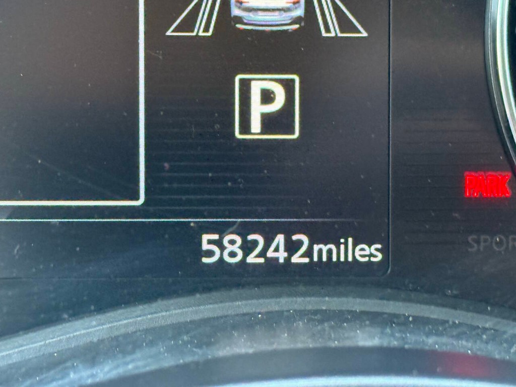 Nissan Kicks Vehicle Full-screen Gallery Image 32