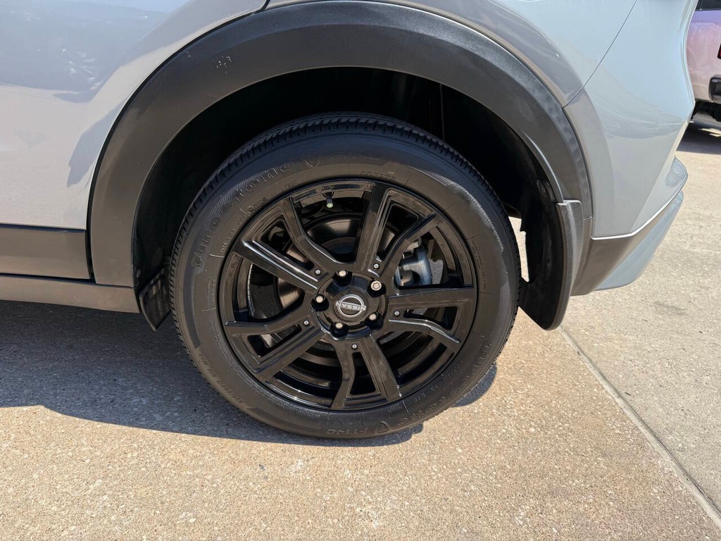 Nissan Kicks Vehicle Full-screen Gallery Image 35