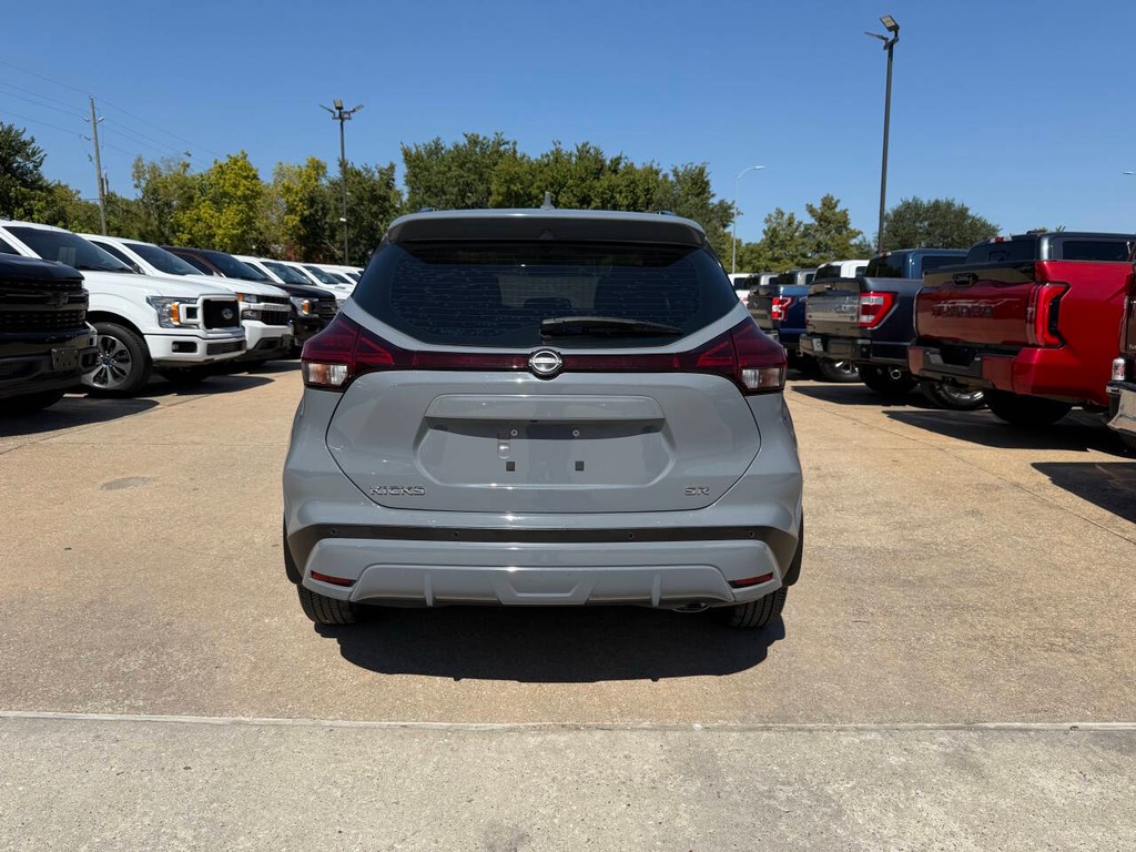 Nissan Kicks Vehicle Full-screen Gallery Image 37