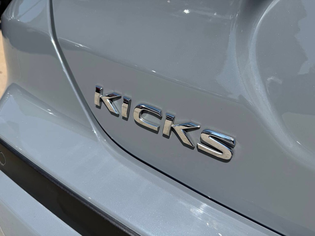 Nissan Kicks Vehicle Full-screen Gallery Image 38