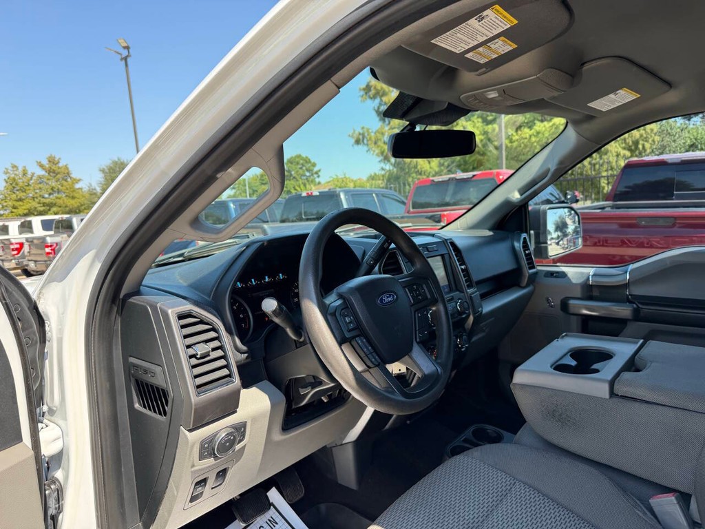 Ford F-150 Vehicle Full-screen Gallery Image 06