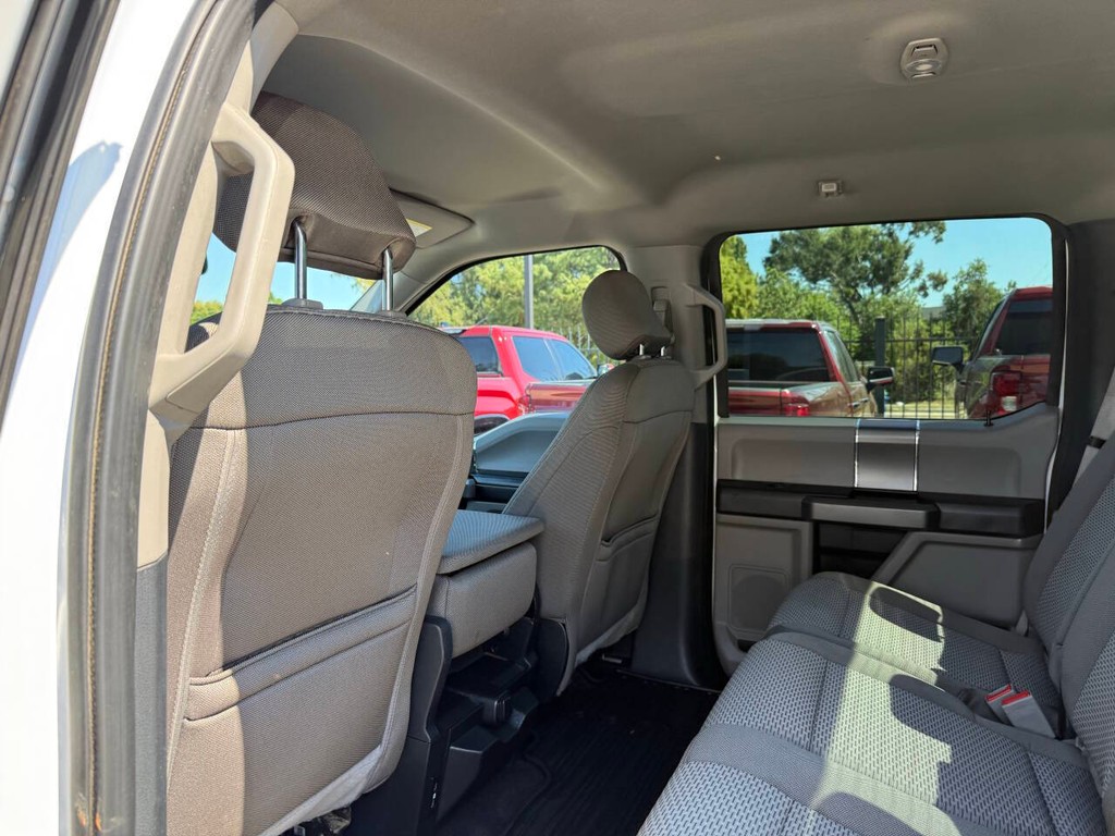 Ford F-150 Vehicle Full-screen Gallery Image 12