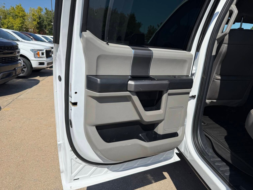 Ford F-150 Vehicle Full-screen Gallery Image 14