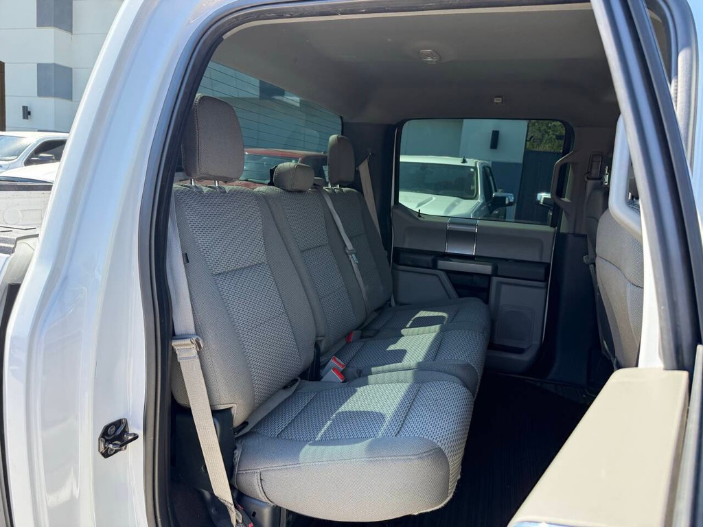 Ford F-150 Vehicle Full-screen Gallery Image 15