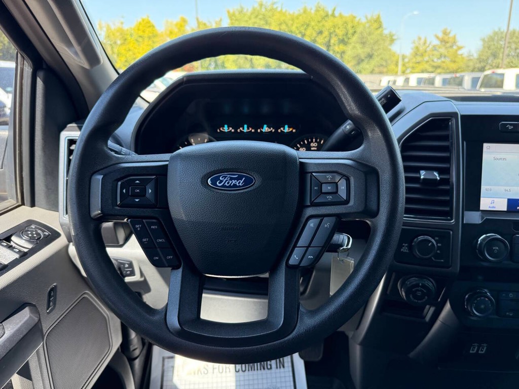 Ford F-150 Vehicle Full-screen Gallery Image 22