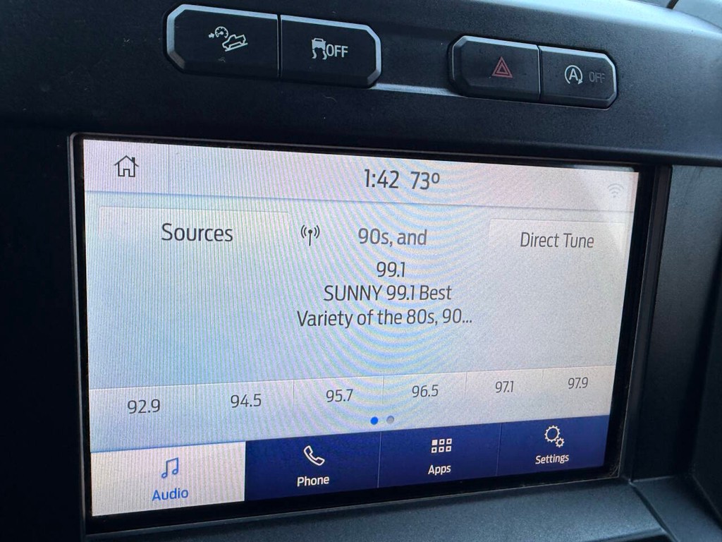 Ford F-150 Vehicle Full-screen Gallery Image 25