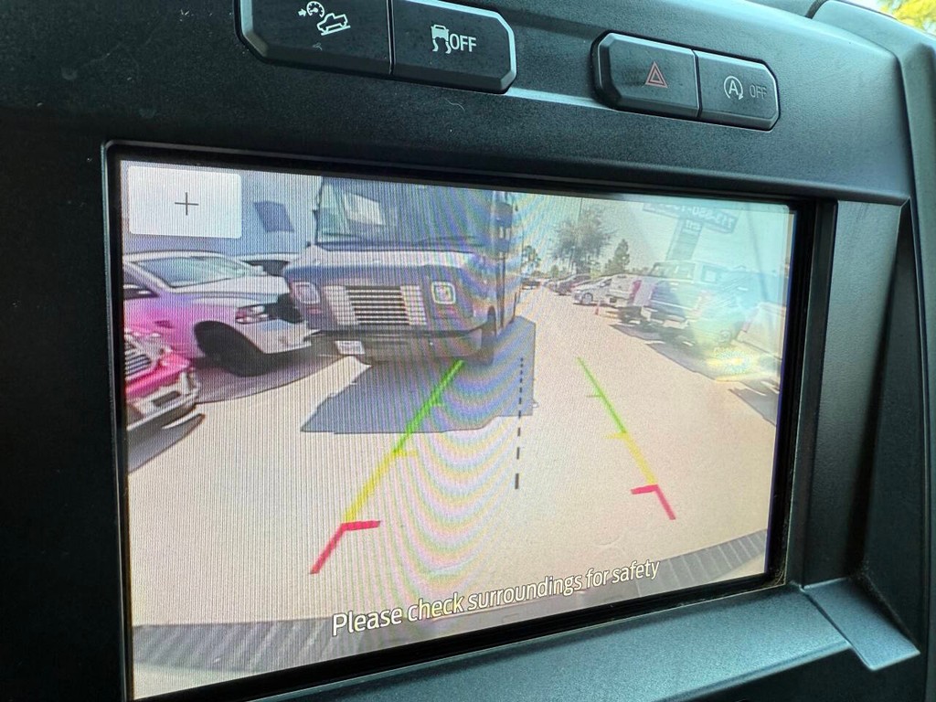 Ford F-150 Vehicle Full-screen Gallery Image 26