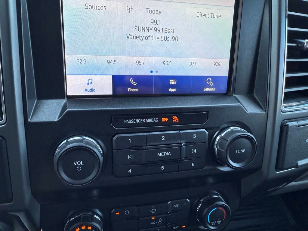 Ford F-150 Vehicle Full-screen Gallery Image 27