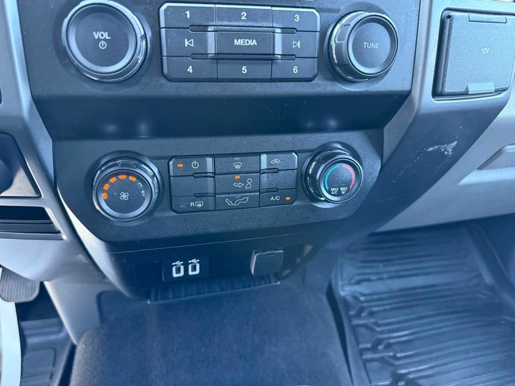 Ford F-150 Vehicle Full-screen Gallery Image 28