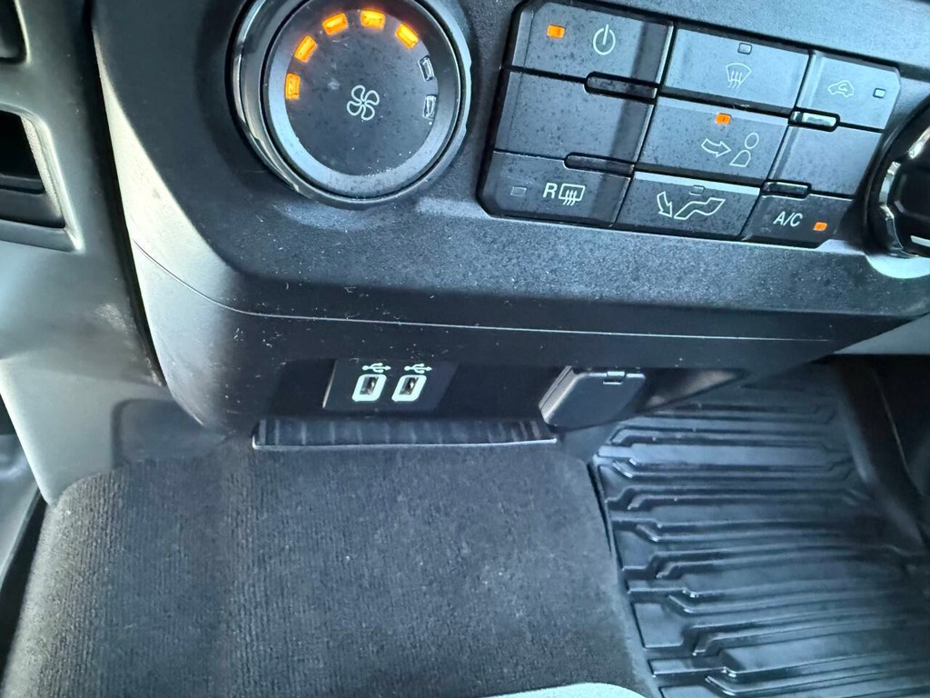 Ford F-150 Vehicle Full-screen Gallery Image 29