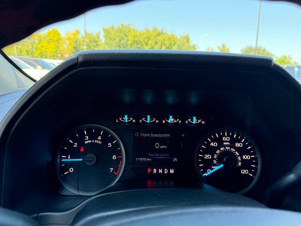 Ford F-150 Vehicle Full-screen Gallery Image 33