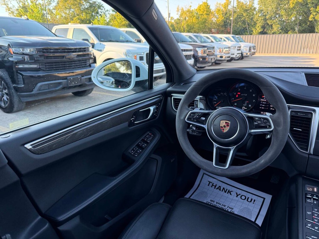 Porsche Macan Vehicle Full-screen Gallery Image 18