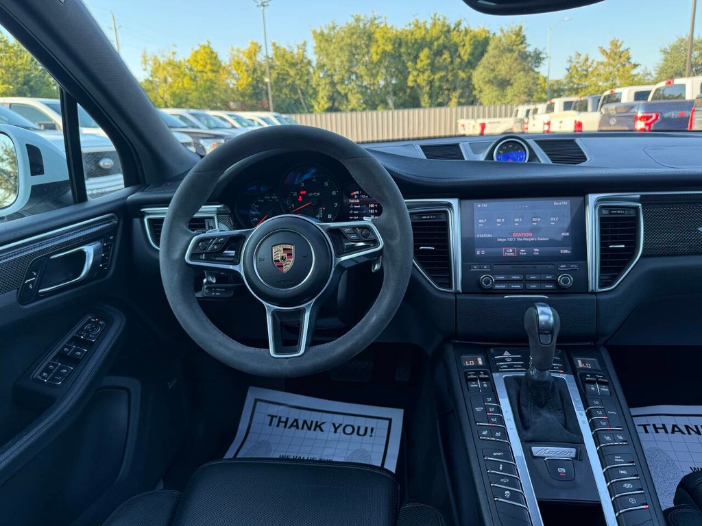 Porsche Macan Vehicle Full-screen Gallery Image 20