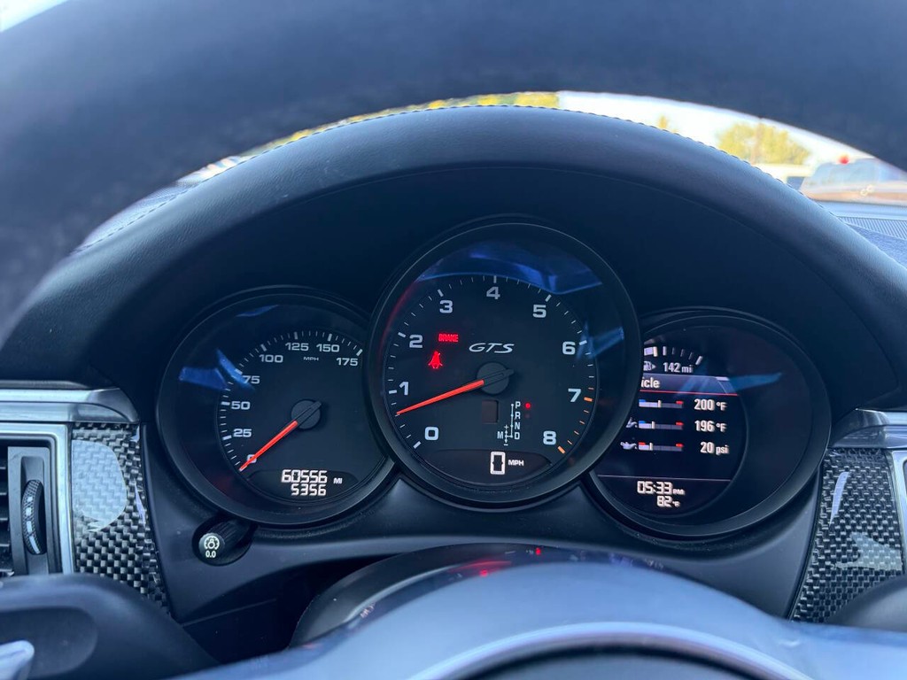 Porsche Macan Vehicle Full-screen Gallery Image 34