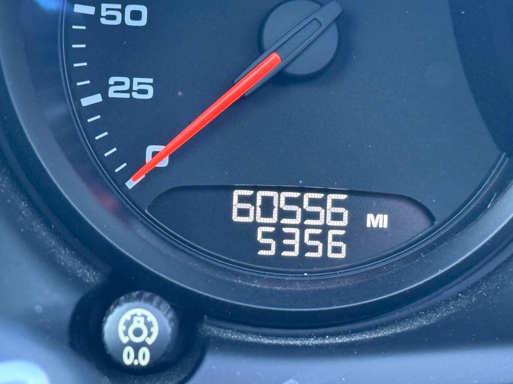 Porsche Macan Vehicle Full-screen Gallery Image 35