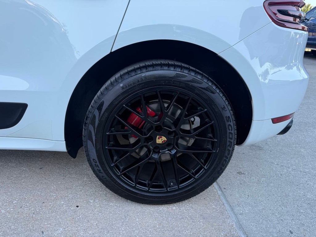 Porsche Macan Vehicle Full-screen Gallery Image 38