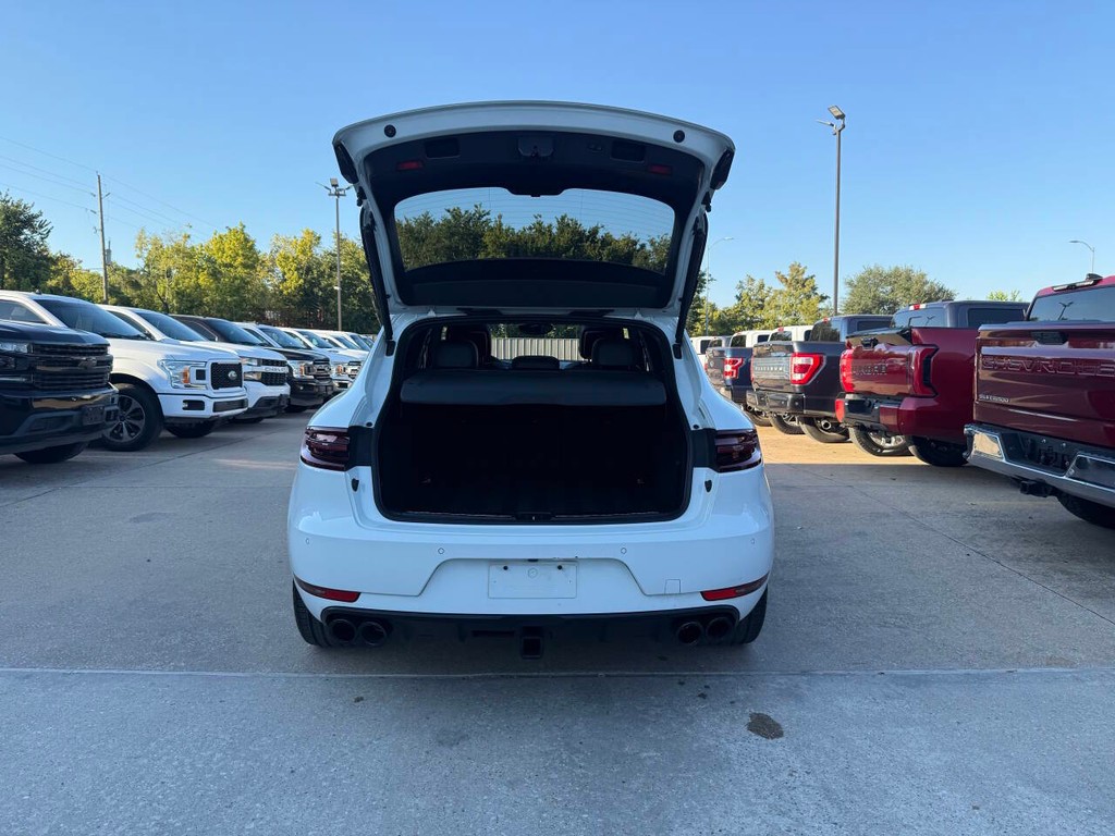 Porsche Macan Vehicle Full-screen Gallery Image 39