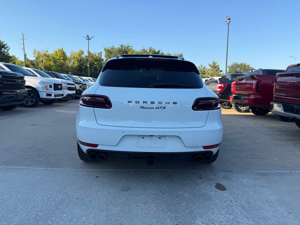 Porsche Macan Vehicle Full-screen Gallery Image 41