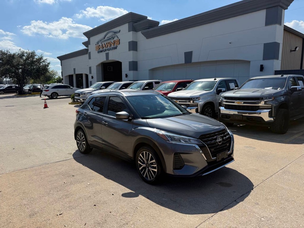 Nissan Kicks Vehicle Full-screen Gallery Image 02