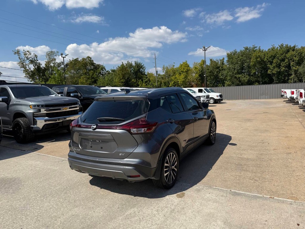 Nissan Kicks Vehicle Full-screen Gallery Image 05