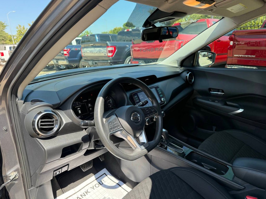 Nissan Kicks Vehicle Full-screen Gallery Image 06