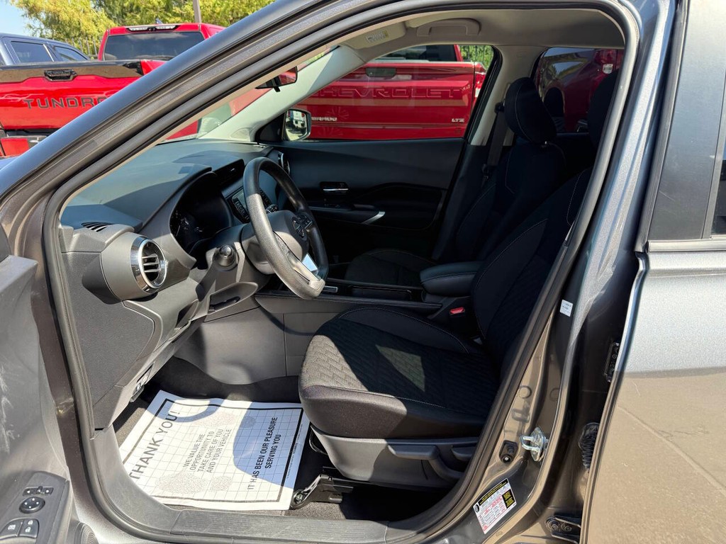 Nissan Kicks Vehicle Full-screen Gallery Image 07