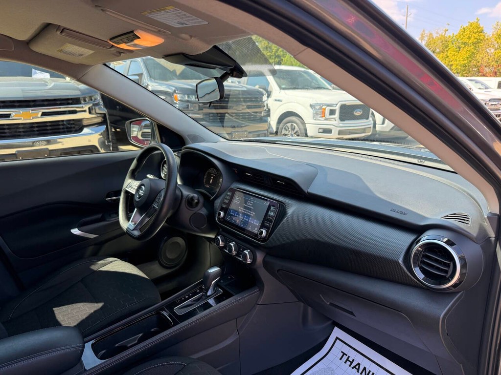 Nissan Kicks Vehicle Full-screen Gallery Image 09