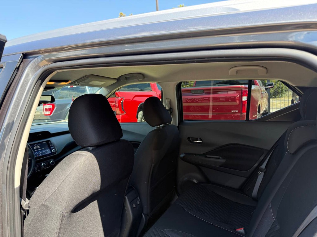 Nissan Kicks Vehicle Full-screen Gallery Image 12