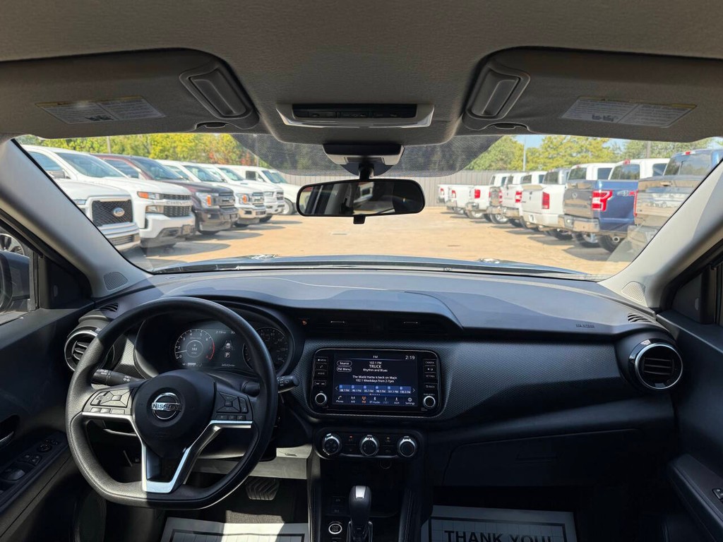 Nissan Kicks Vehicle Full-screen Gallery Image 17