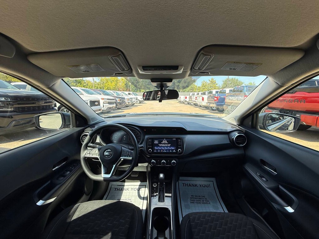 Nissan Kicks Vehicle Full-screen Gallery Image 18