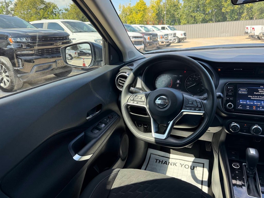 Nissan Kicks Vehicle Full-screen Gallery Image 19