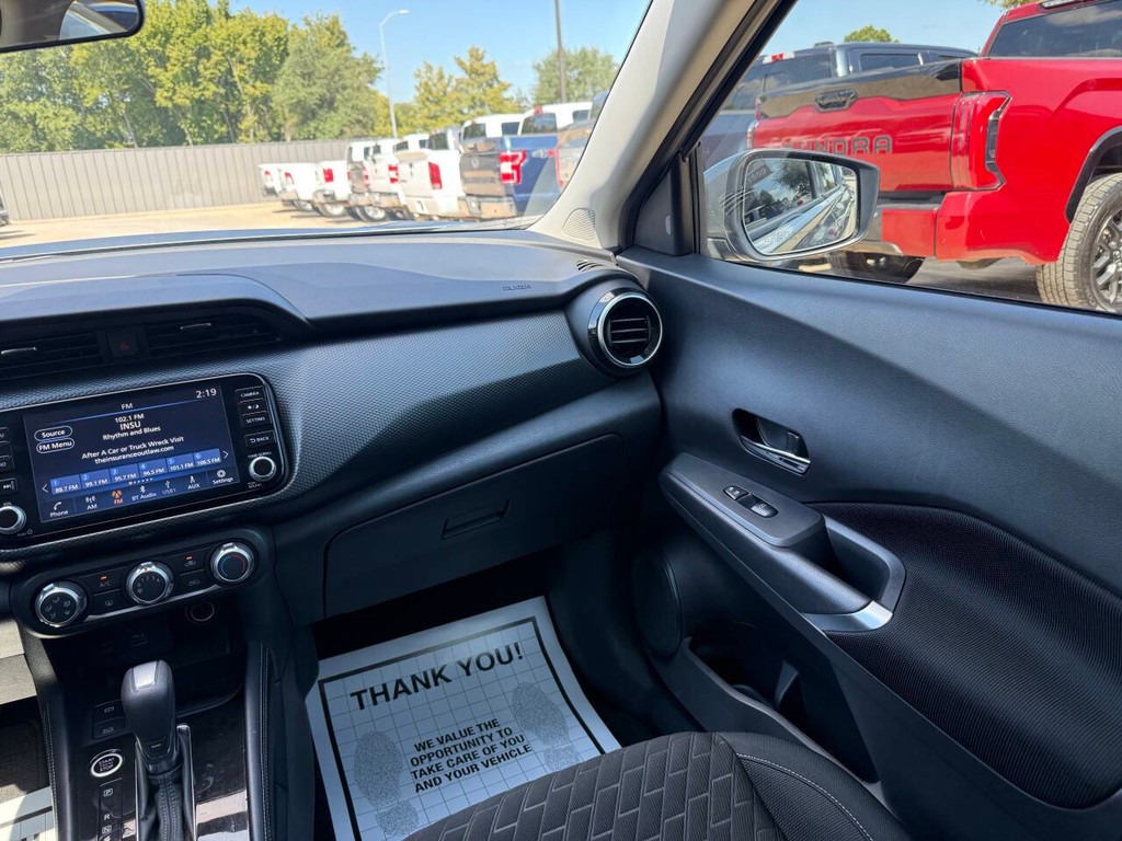 Nissan Kicks Vehicle Full-screen Gallery Image 20