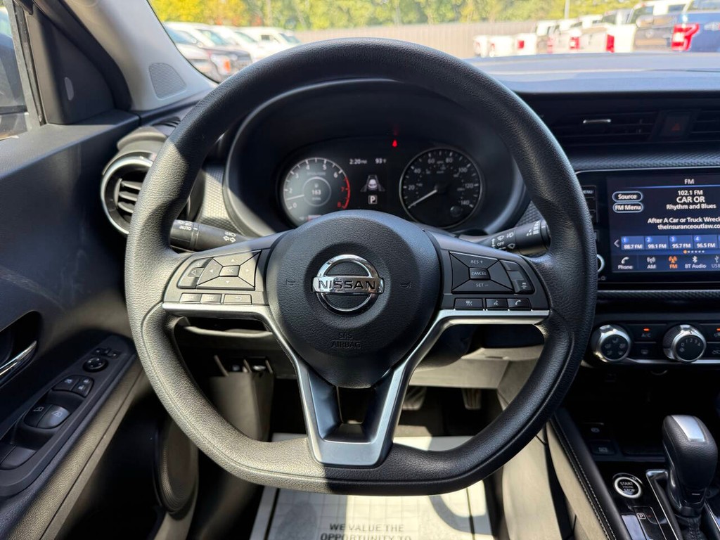 Nissan Kicks Vehicle Full-screen Gallery Image 22