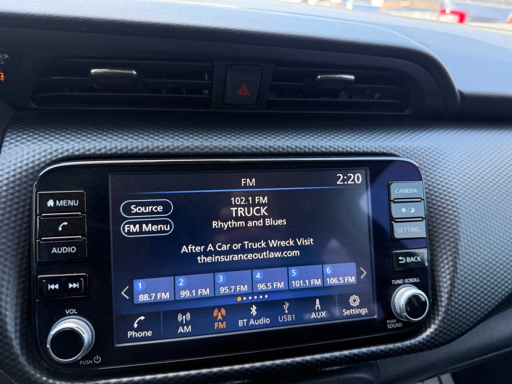 Nissan Kicks Vehicle Full-screen Gallery Image 25