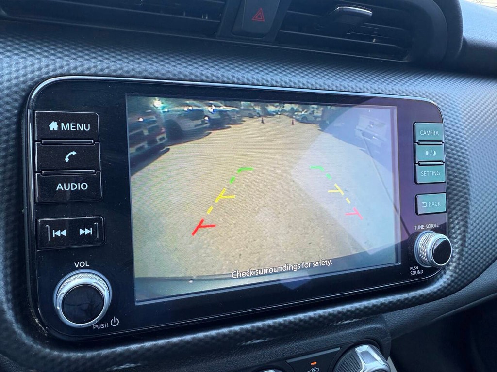 Nissan Kicks Vehicle Full-screen Gallery Image 26