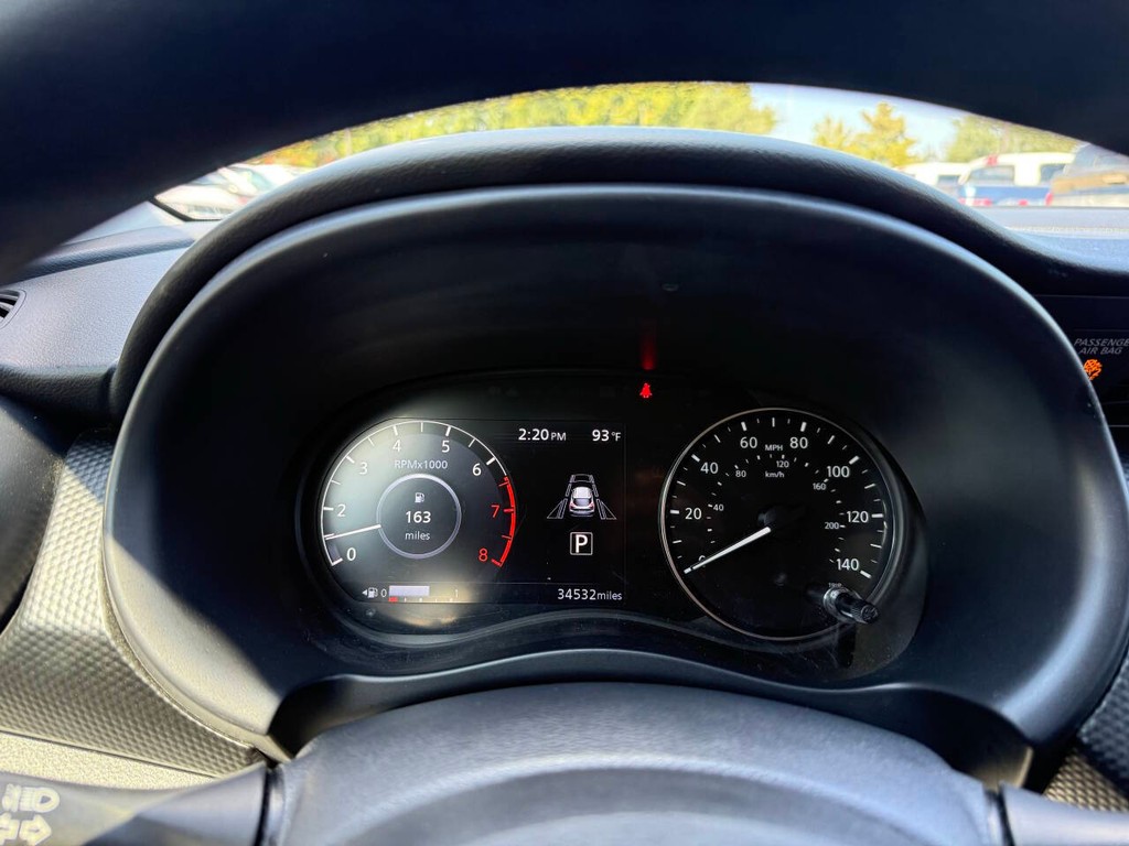 Nissan Kicks Vehicle Full-screen Gallery Image 31